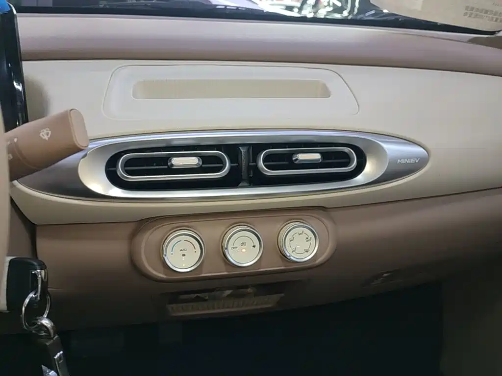 Wuling MINIEV — миниатюра 13