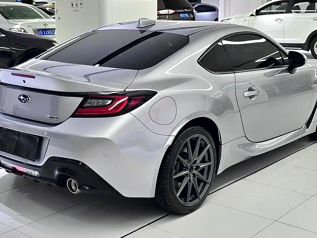 Subaru BRZ 2023 2.4L MT 10