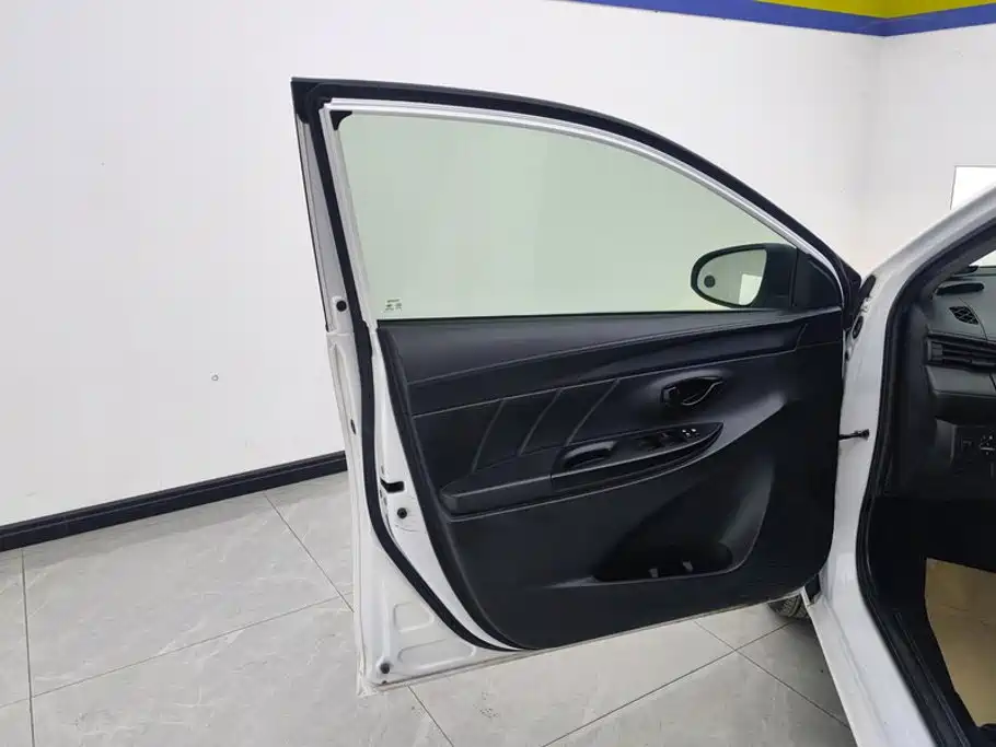 Toyota Yaris L — миниатюра 7