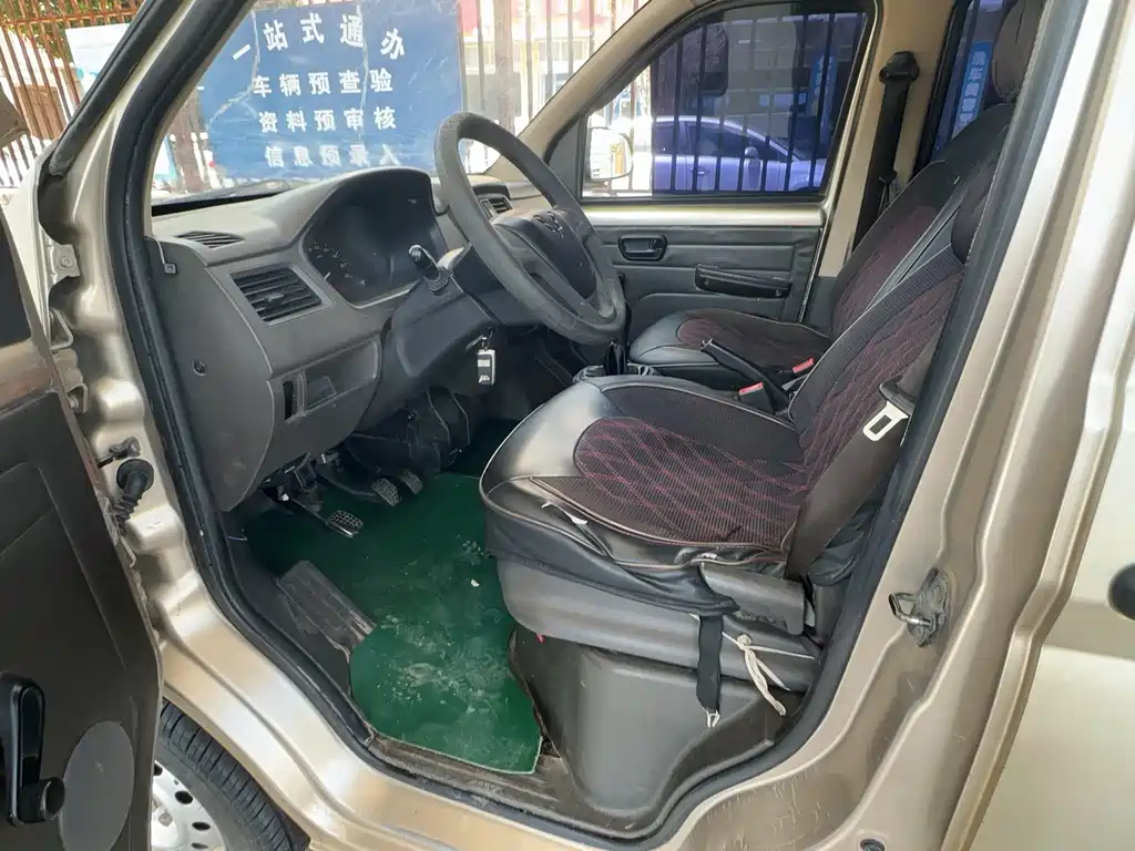 Wuling Rongguang 2014 1.2L S