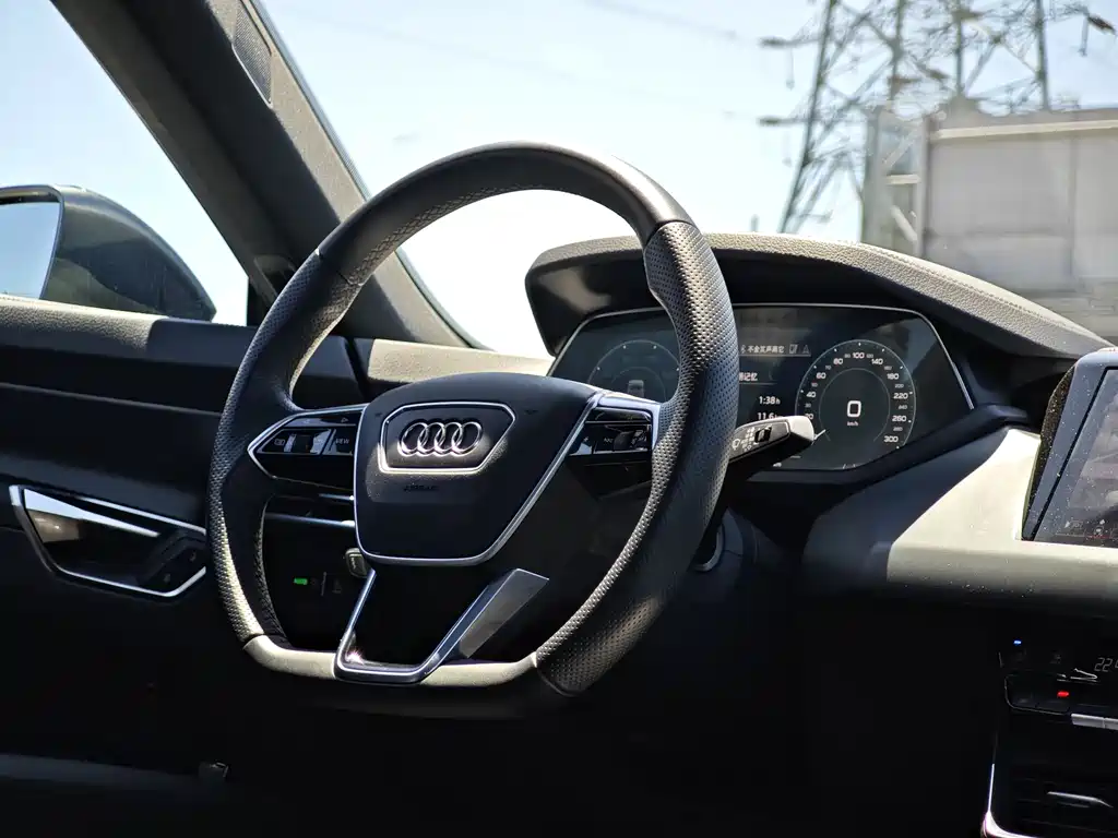 Audi e-tron GT — миниатюра 5