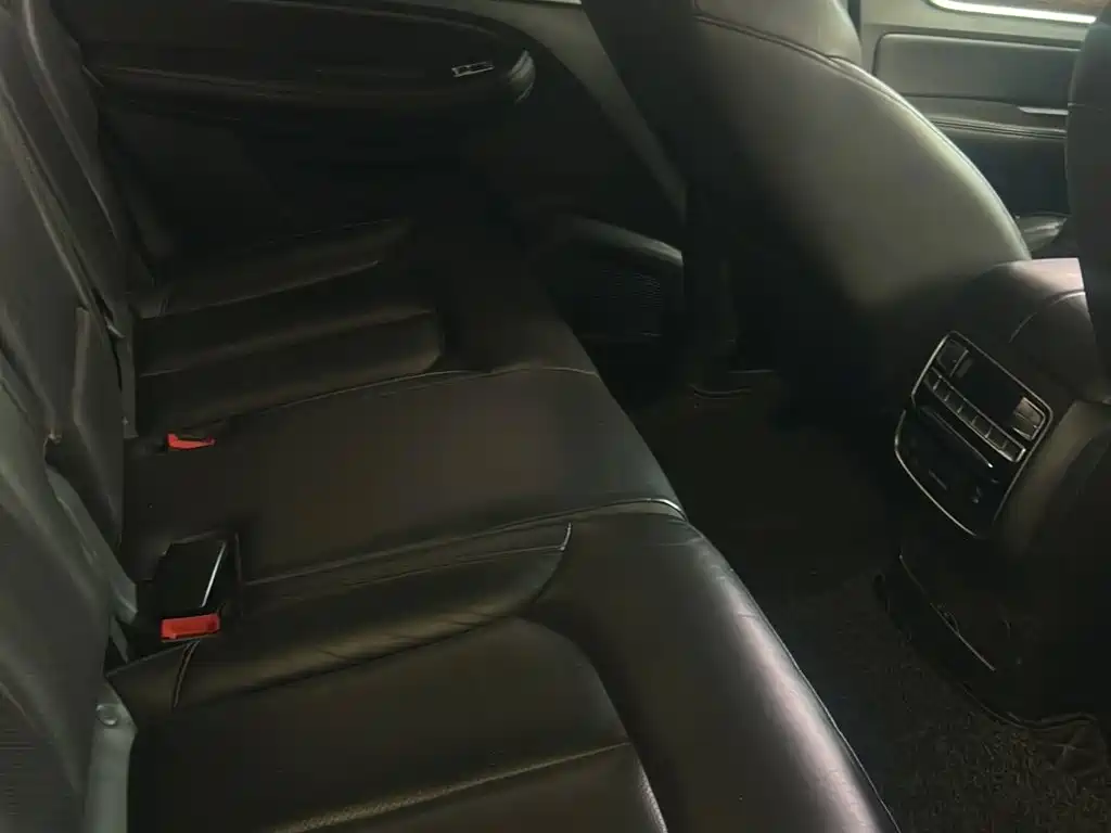 Roewe RX8 — миниатюра 10