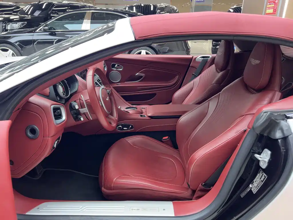 Aston Martin DB11 2019 4.0T V8 Volante