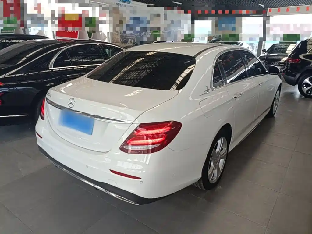 Mercedes-Benz E-Class — миниатюра 7