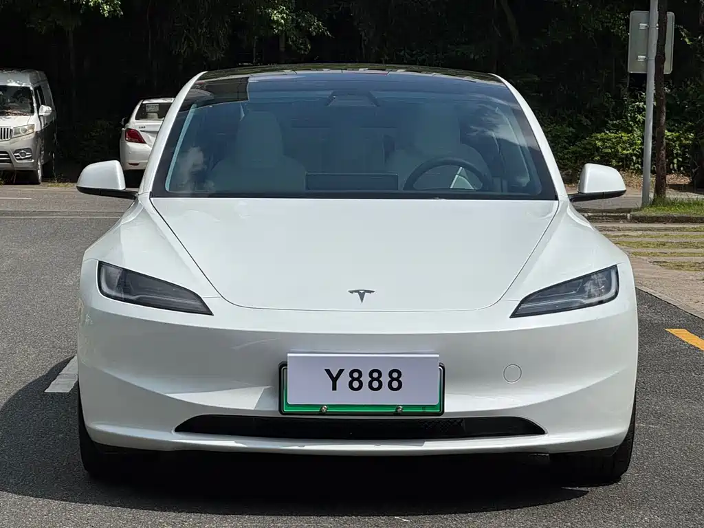 Tesla Model 3 — миниатюра 2