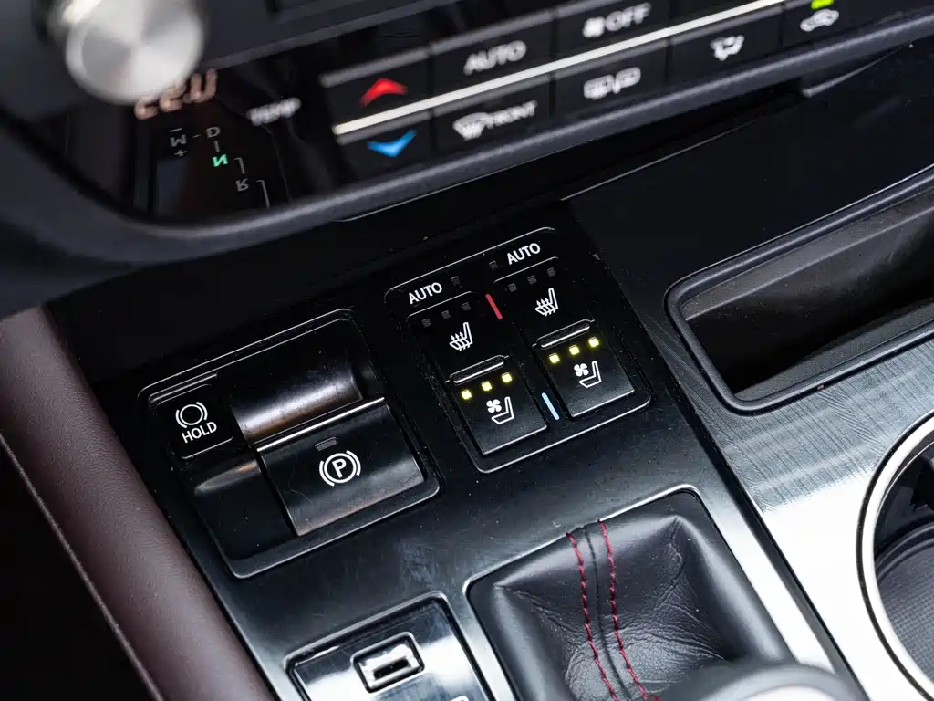 Lexus RX 2020 — фото 19