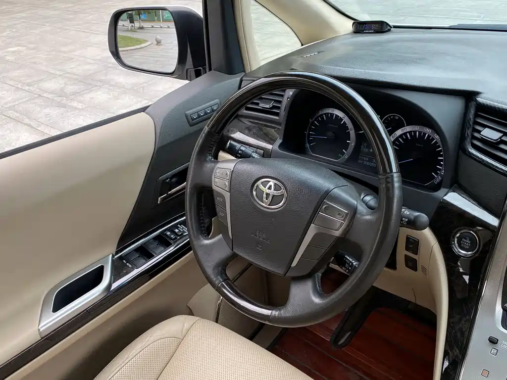Toyota Alphard 2011 3.5L Luxury
