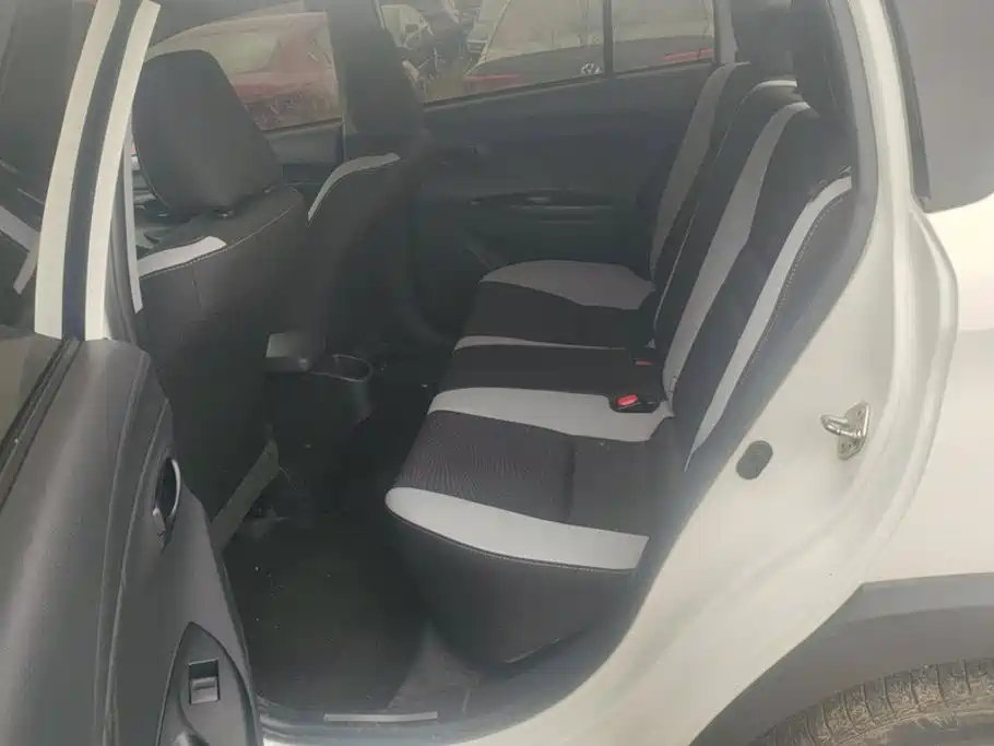 Toyota Yaris L — миниатюра 11