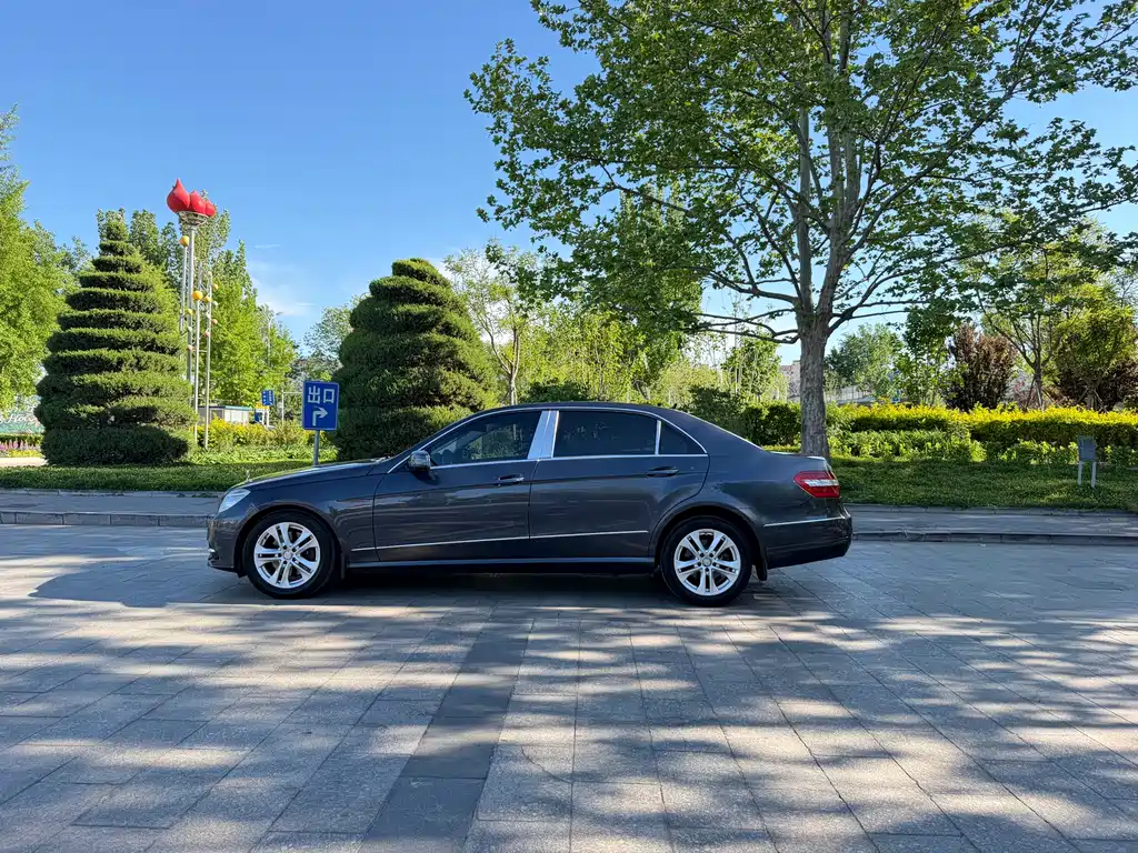 Mercedes-Benz E-Class E 2010 E 300 L Fashion