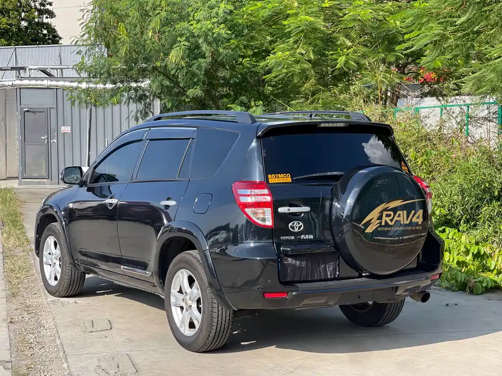 Toyota RAV4 — миниатюра 4