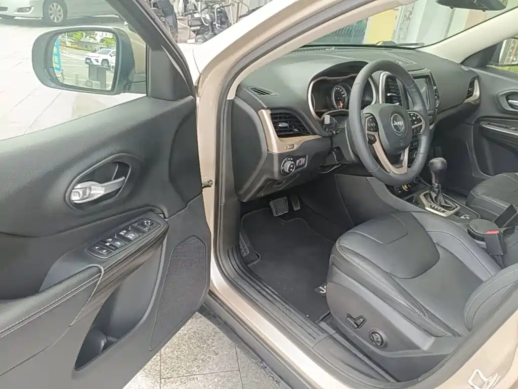 Jeep Cherokee — миниатюра 16