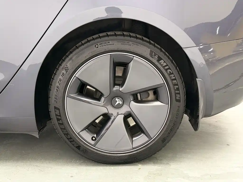 Tesla Model 3 — миниатюра 13