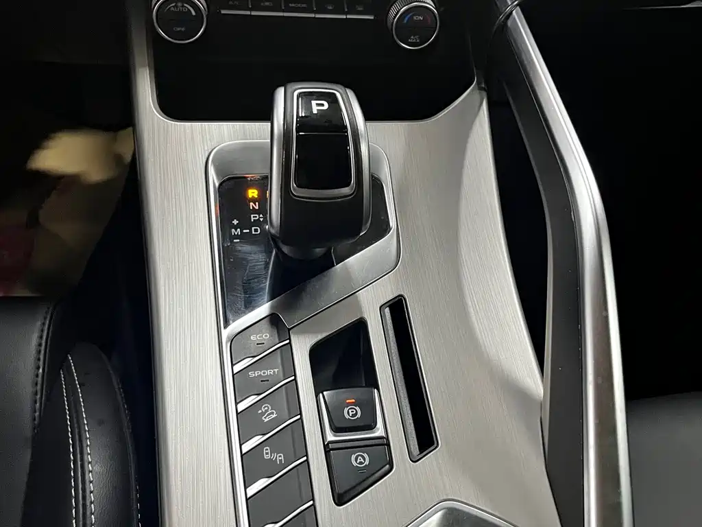 Geely Binyue — миниатюра 12
