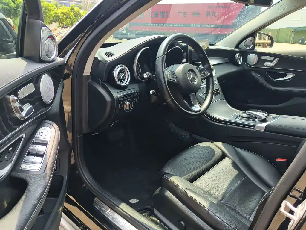 Mercedes-Benz C-Class — миниатюра 8