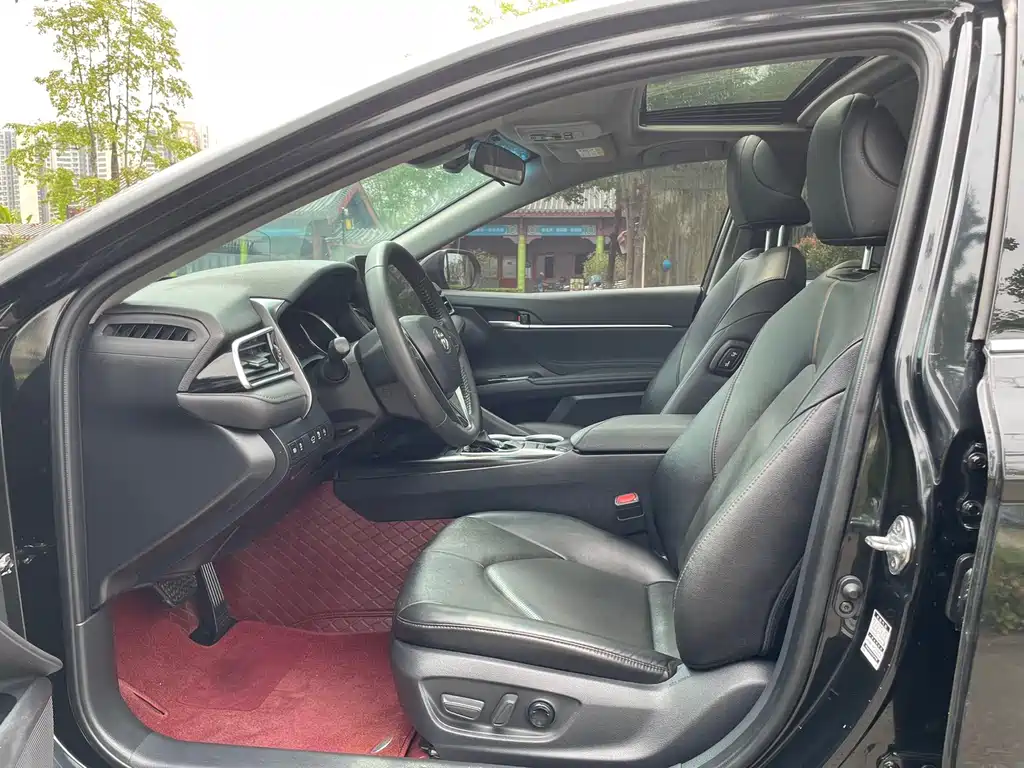 Toyota Camry 2023 2.0G Luxury