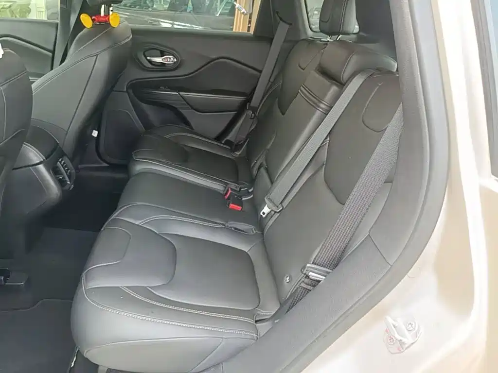 Jeep Cherokee — миниатюра 17