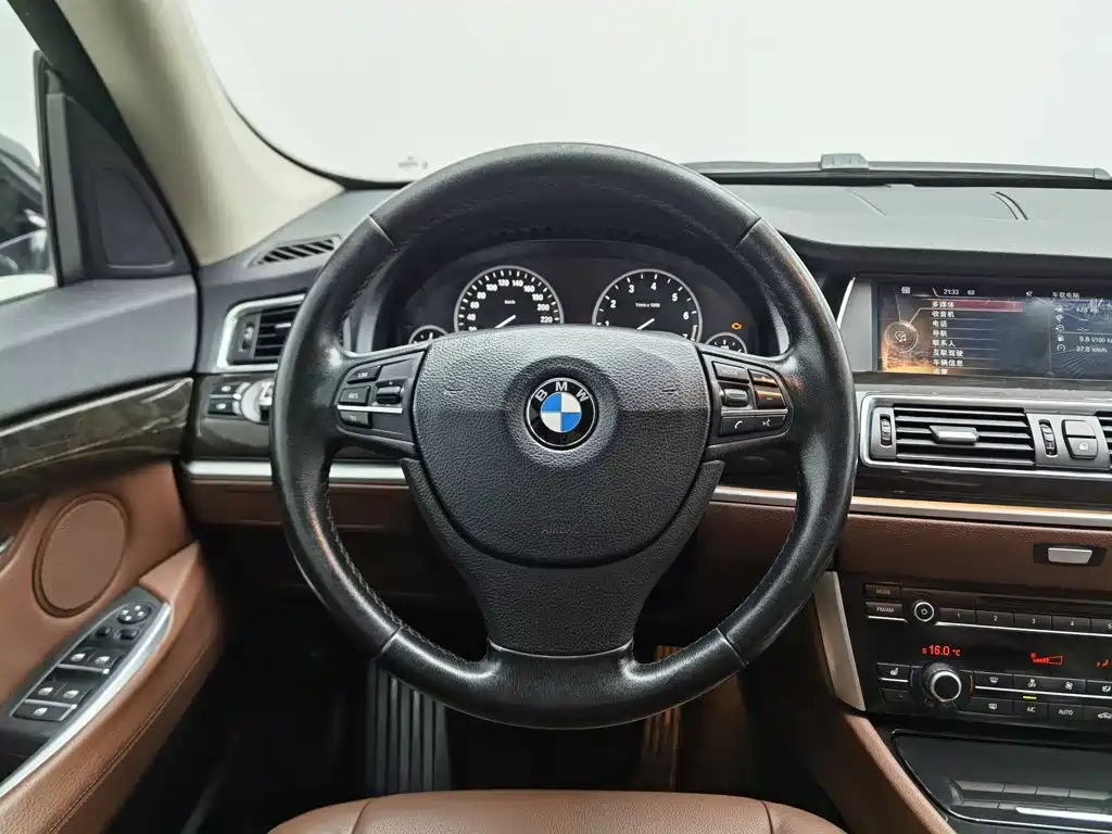 BMW 5 Series GT — миниатюра 11
