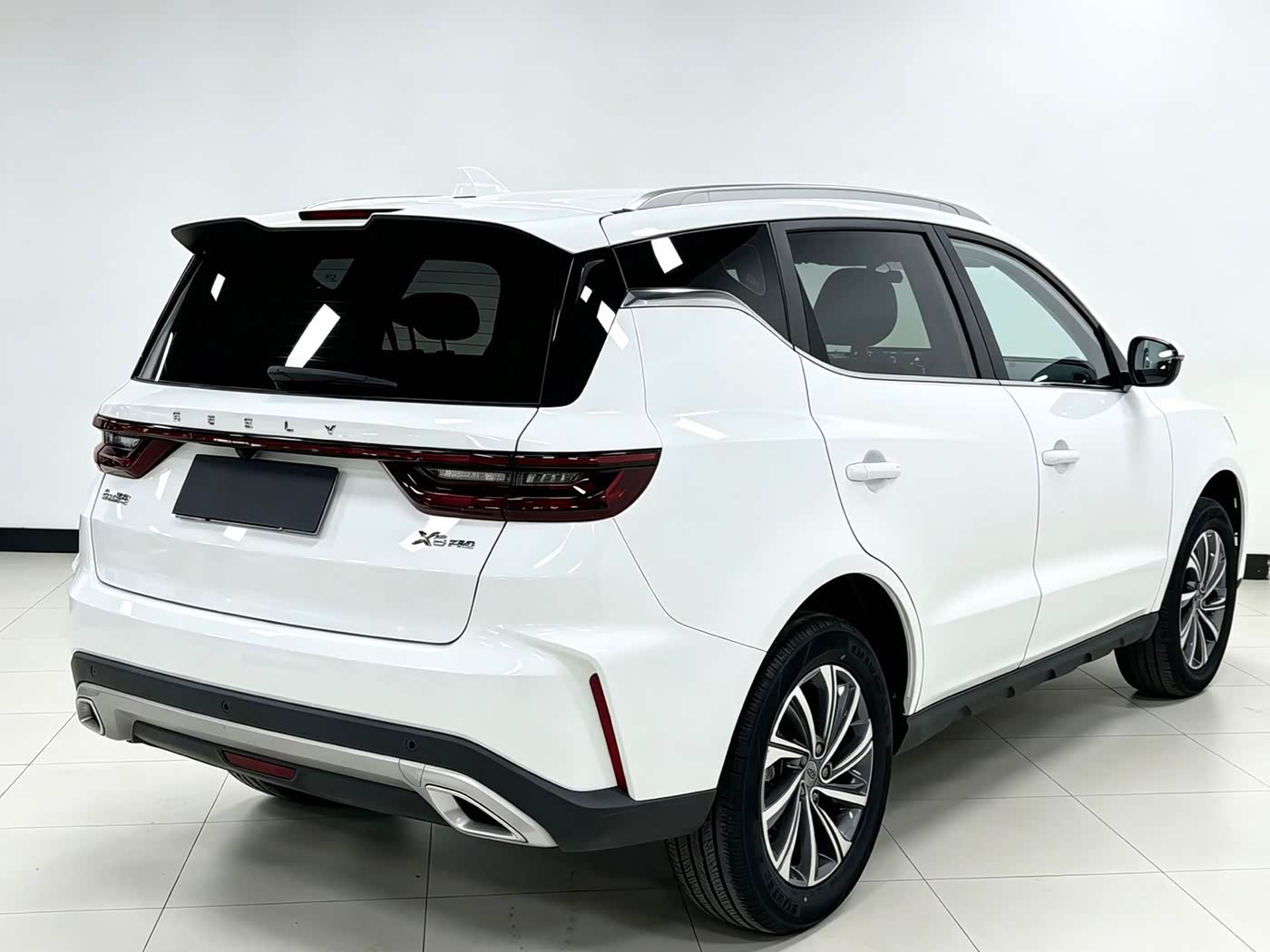 Geely Emgrand X6 1.4 л 2022 г. Белый, пробег 45000 км