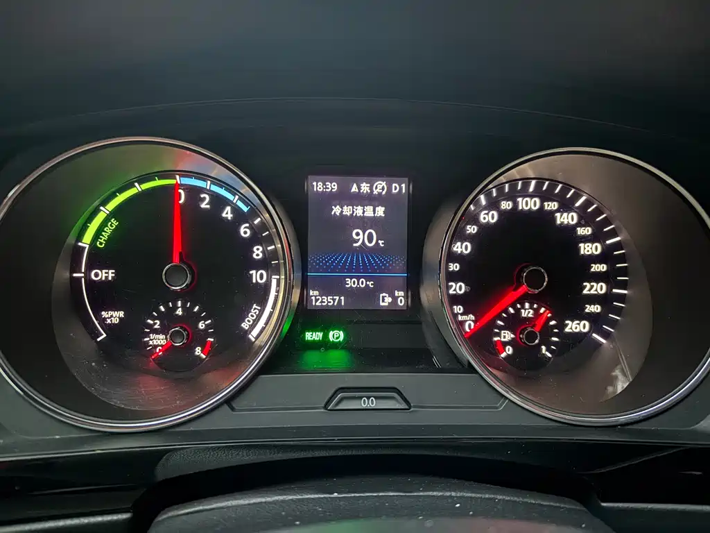 Volkswagen Tiguan L PHEV — миниатюра 14
