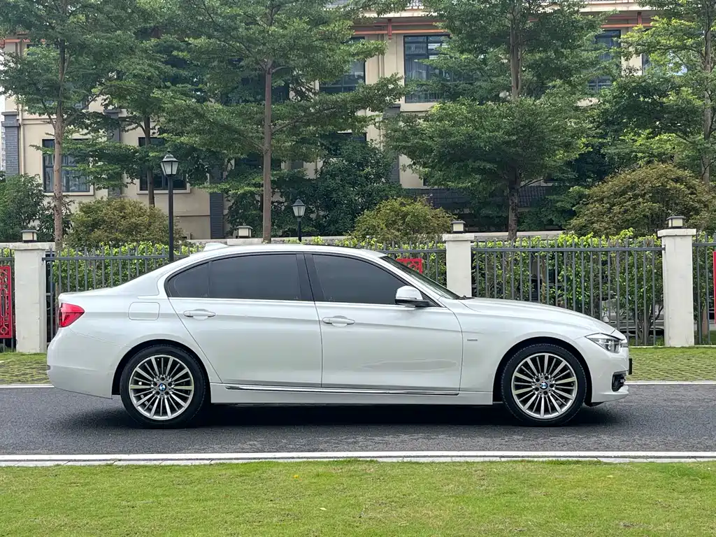 BMW 3 Series — миниатюра 4