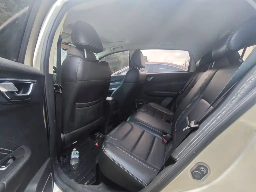 Geely Vision X3 — миниатюра 8