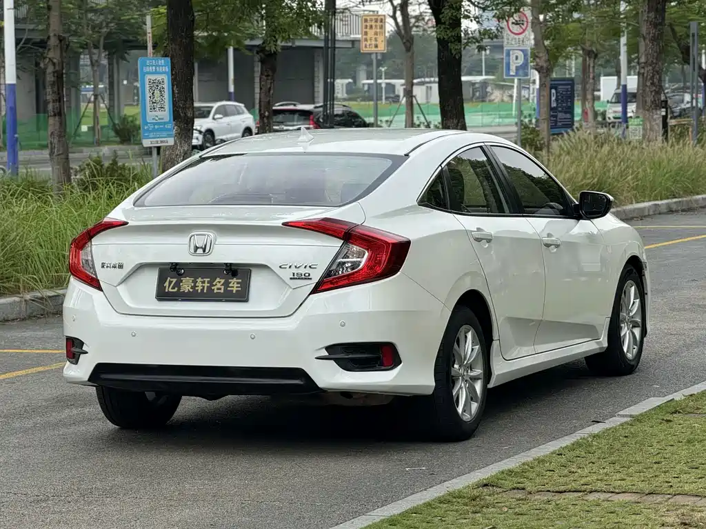 Honda Civic — миниатюра 7