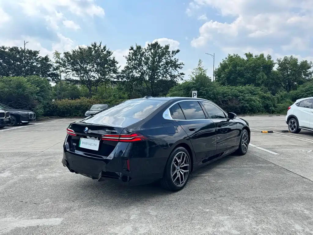 BMW i5 — миниатюра 10