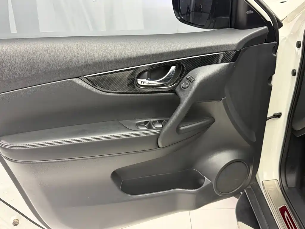 Nissan X-Trail — миниатюра 8