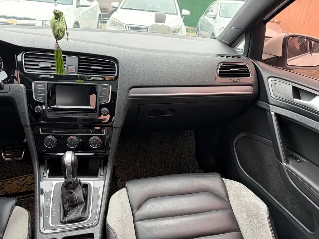 Volkswagen Golf — миниатюра 12