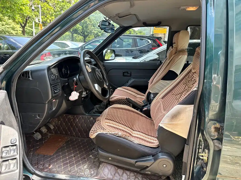 Isuzu Pickup — миниатюра 6