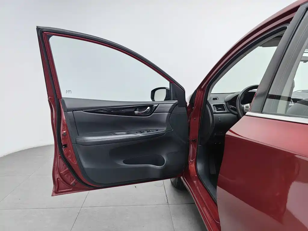Nissan Tiida — миниатюра 8