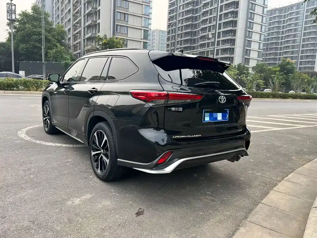 Toyota Crown Kluger — миниатюра 6