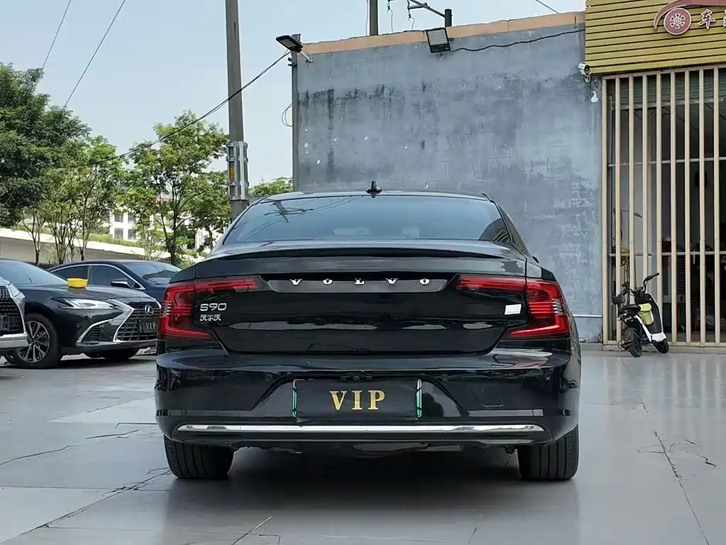Volvo S90 PHEV — миниатюра 13