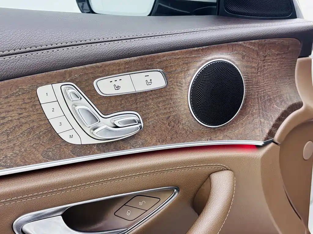 Mercedes-Benz E-Class — миниатюра 9