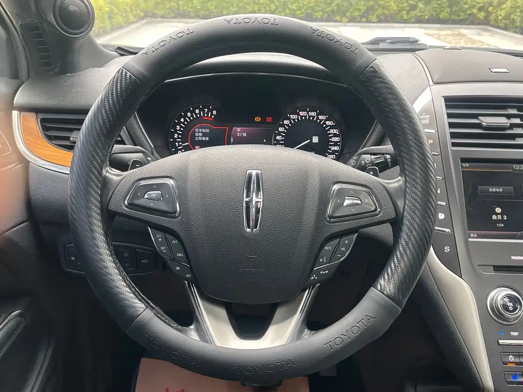 Lincoln MKC — миниатюра 16