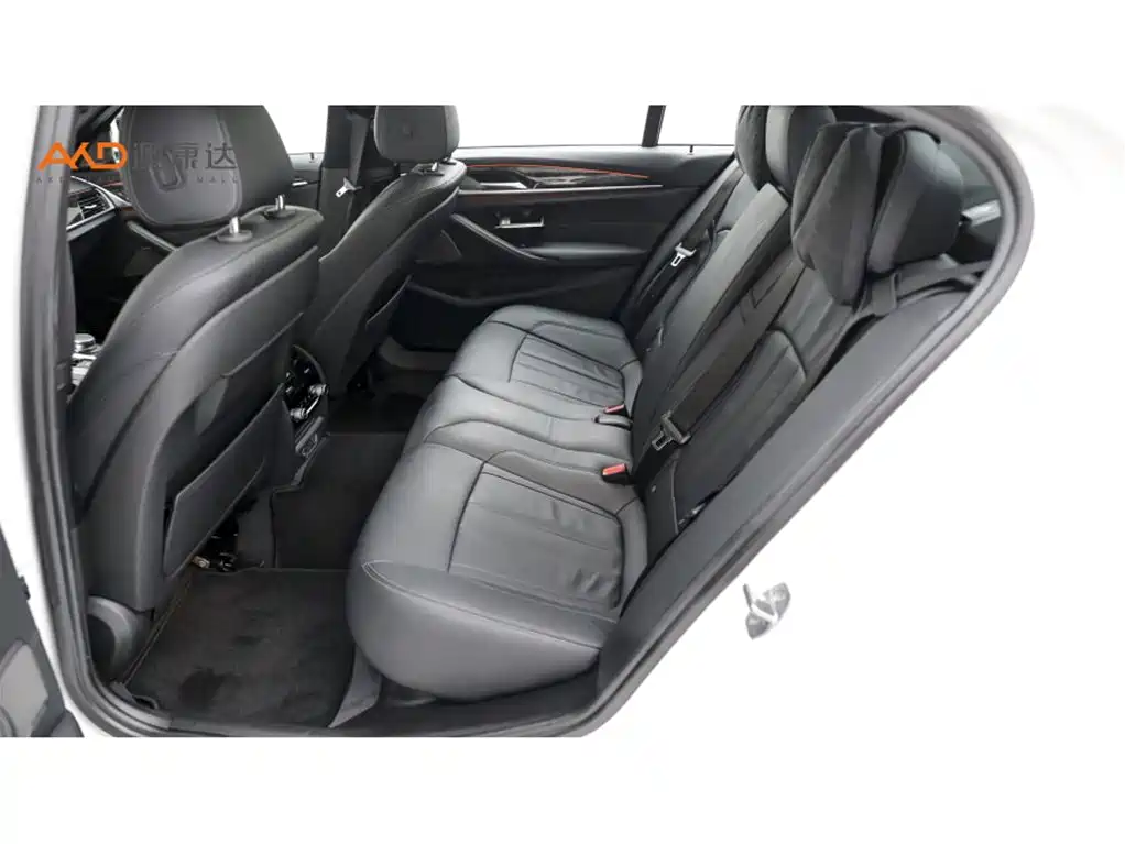 BMW 5 Series — миниатюра 7