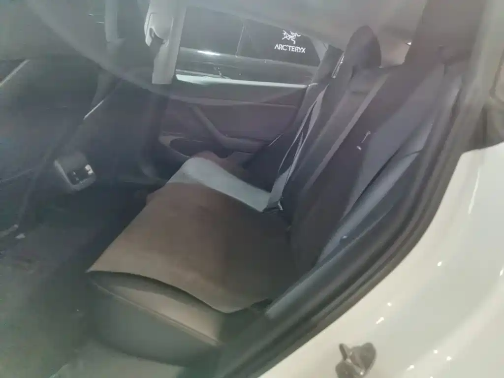 Tesla Model 3 — миниатюра 17