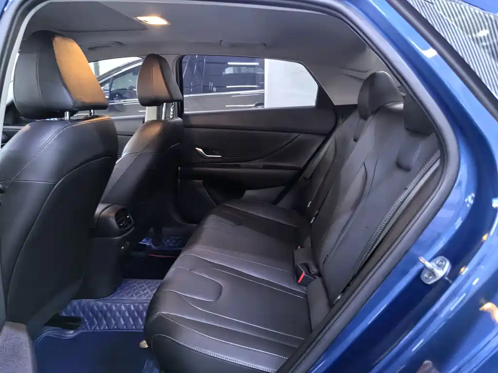 Hyundai Elantra — миниатюра 9