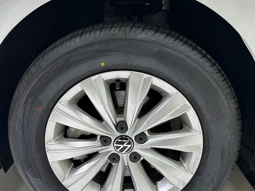Volkswagen Lavida — миниатюра 9