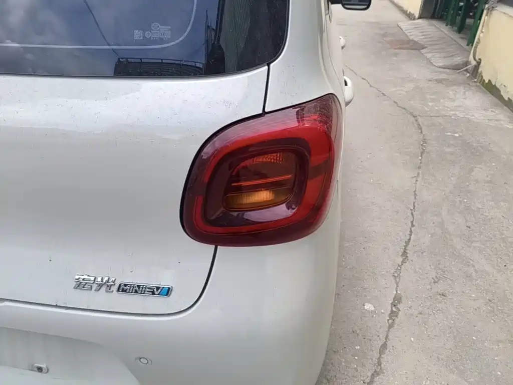 Wuling MINIEV — миниатюра 8