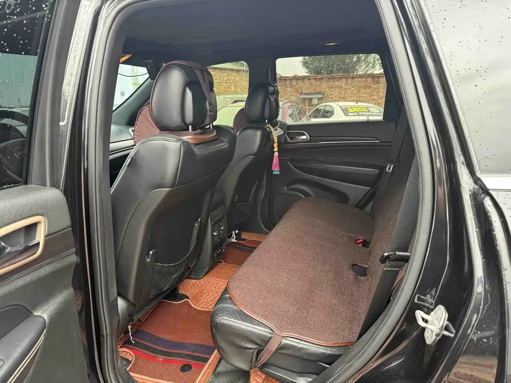 Jeep Grand Cherokee (Import) — миниатюра 8