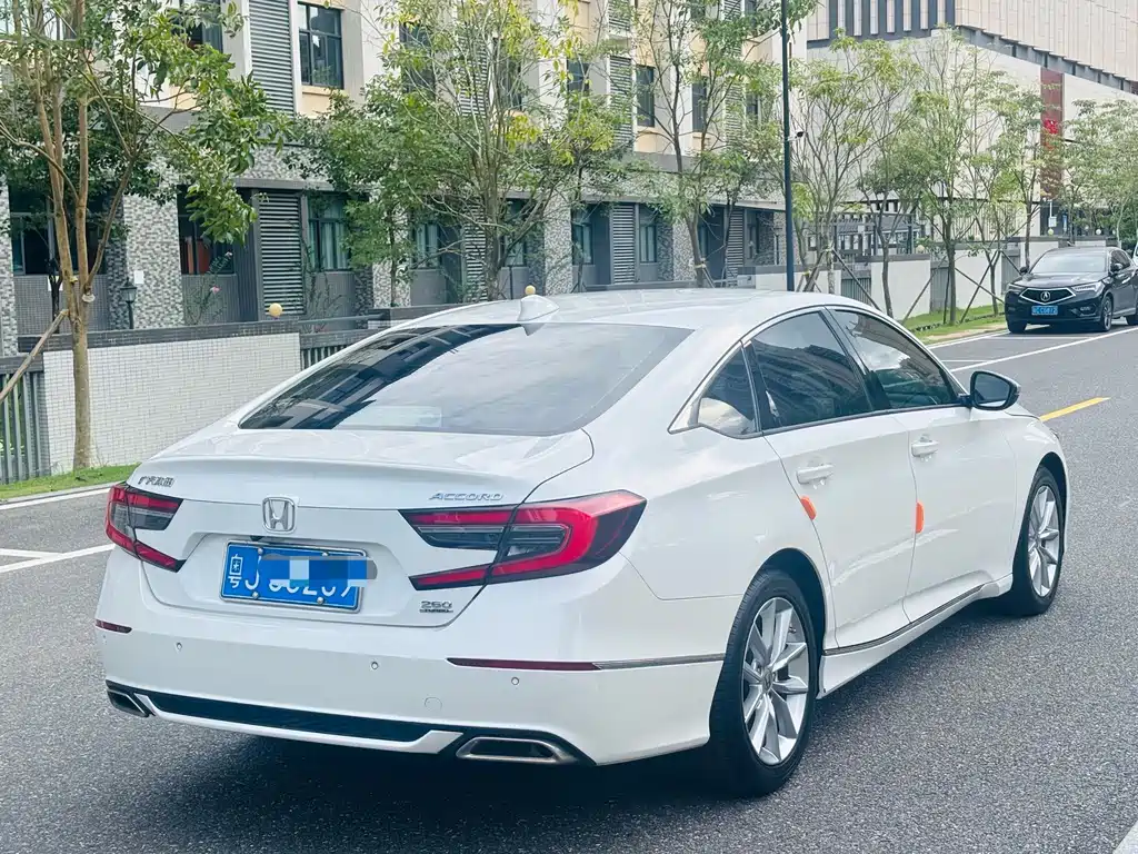 Honda Accord — миниатюра 9