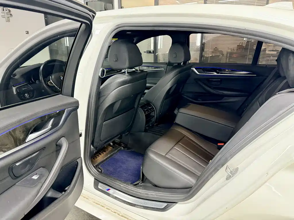 BMW 5 Series — миниатюра 6