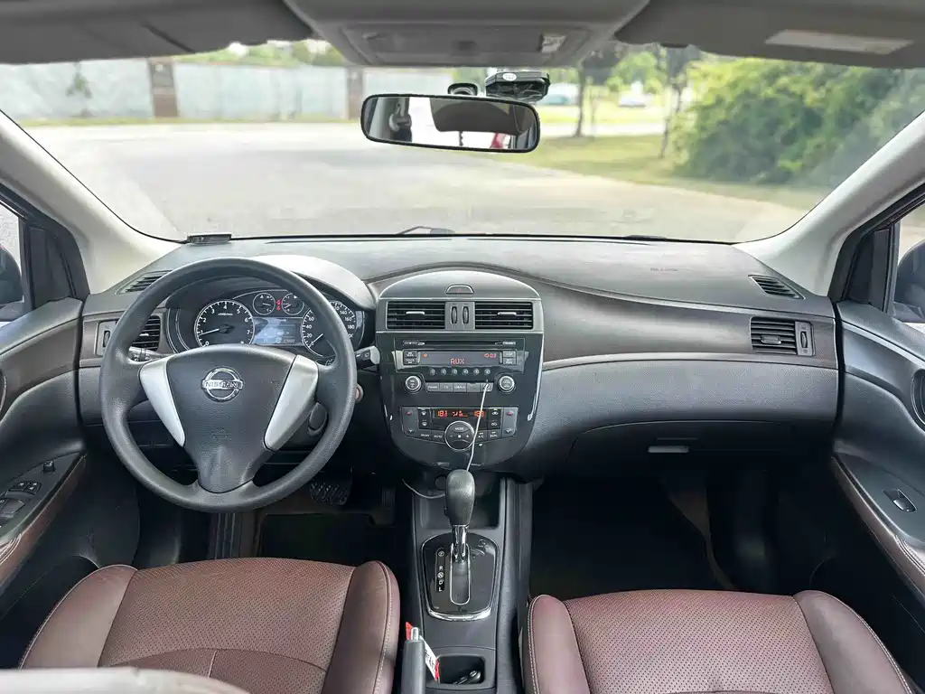 Nissan Tiida — миниатюра 9