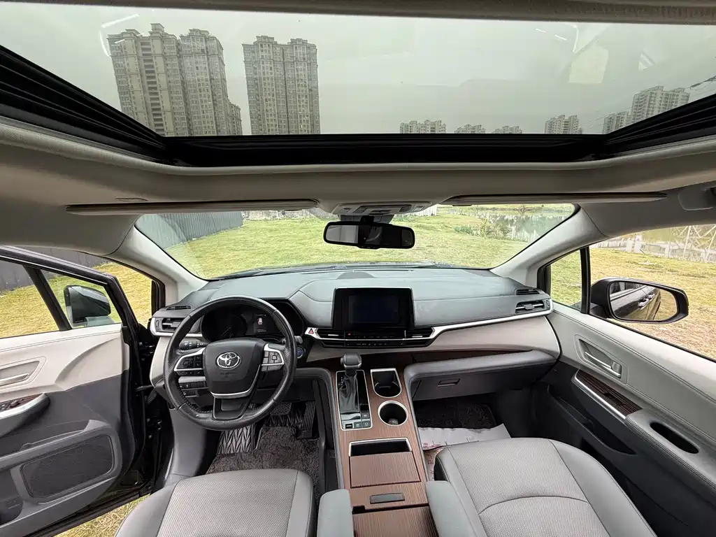 Toyota Sienna 2021 2.5L Luxury