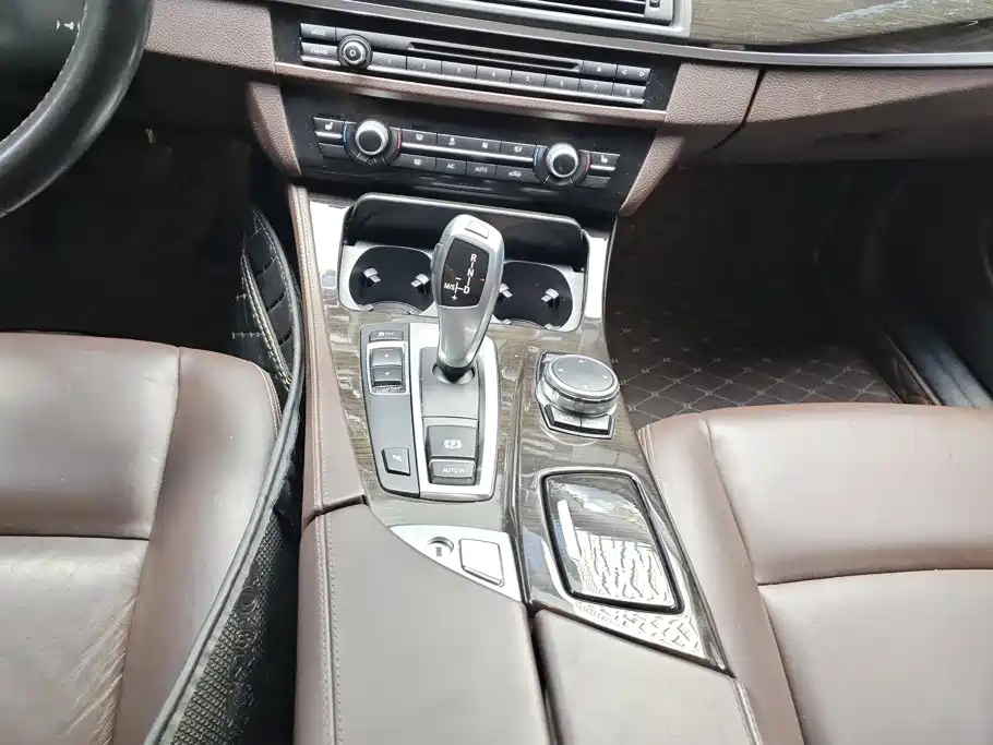 BMW 5 Series — миниатюра 16