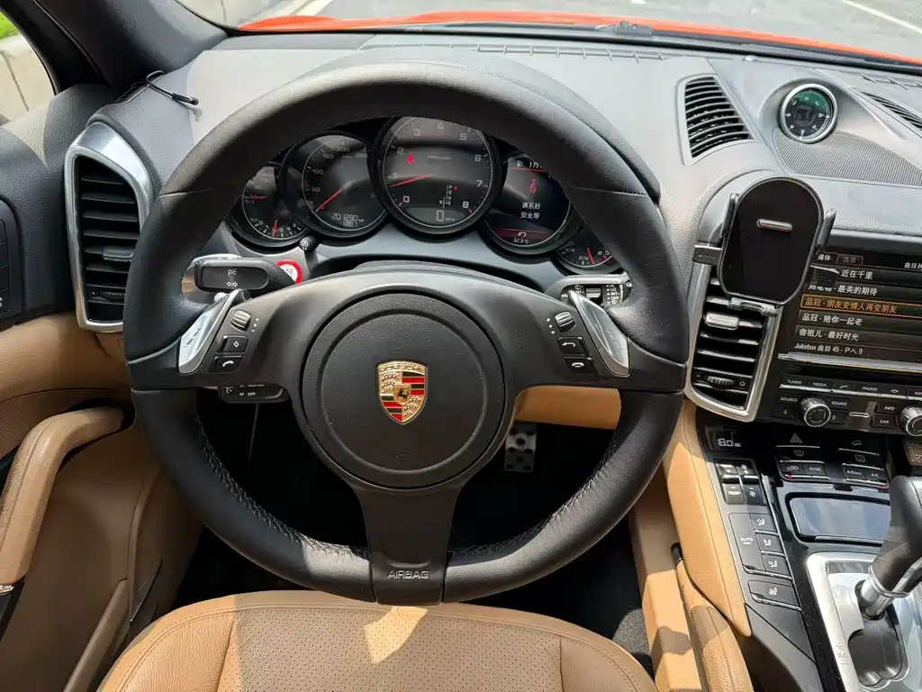 Porsche Cayenne — миниатюра 8