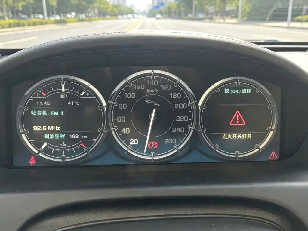 Jaguar XJ — миниатюра 6