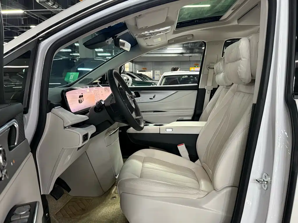 Buick GL8 Hybrid — миниатюра 6
