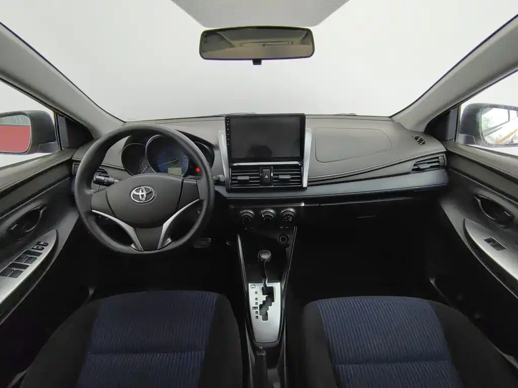 Toyota Yaris L — миниатюра 5
